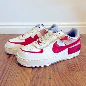 Nike Womens AF1 Shadow Size 8.5. Summit White University red